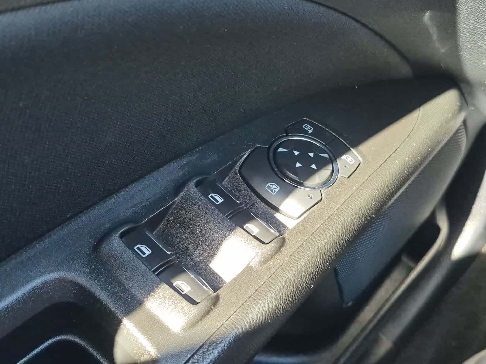 Used 2019 Ford Fusion SE FWD image 32