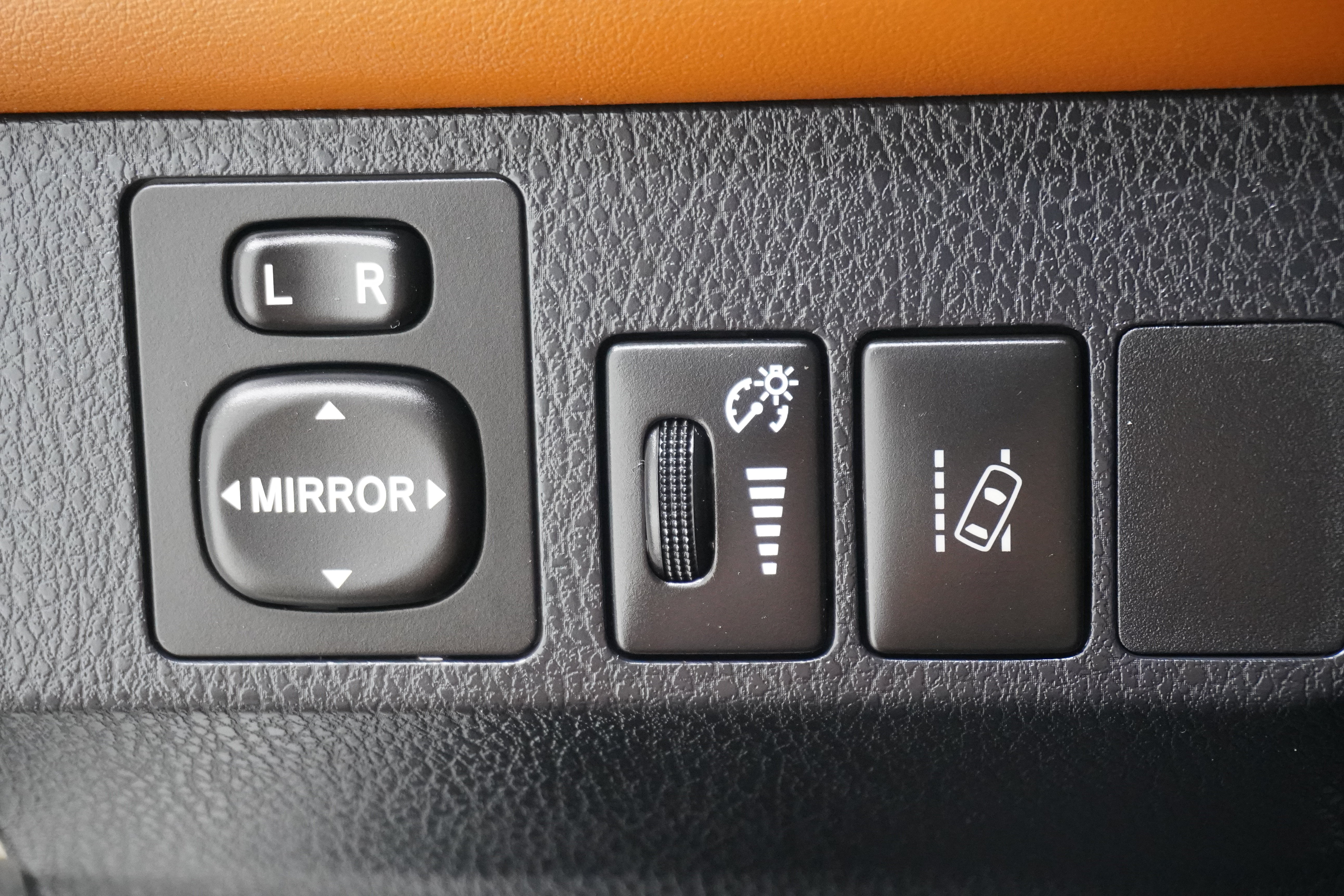 Used 2016 Toyota RAV4 Limited w/ Advanced Technology Package AWD/4WD image 28