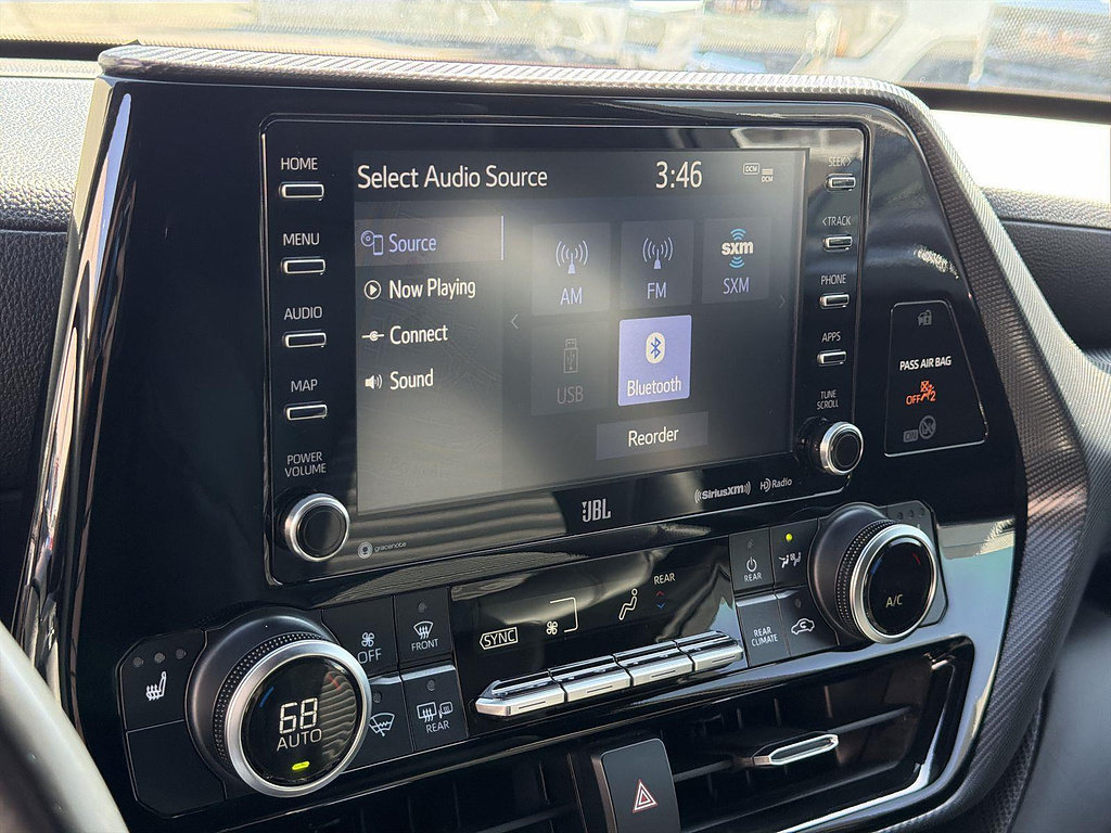 Used 2021 Toyota Highlander XSE FWD image 12