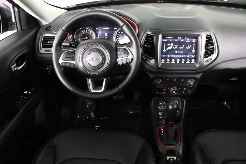 Used 2020 Jeep Compass Trailhawk w/ Leather Interior Group AWD/4WD image 6