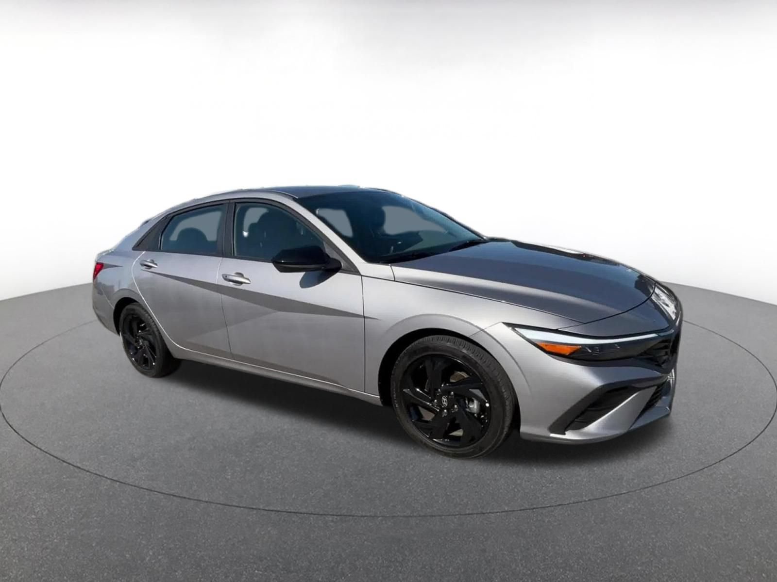 Used 2026 Hyundai Elantra Sport FWD image 2