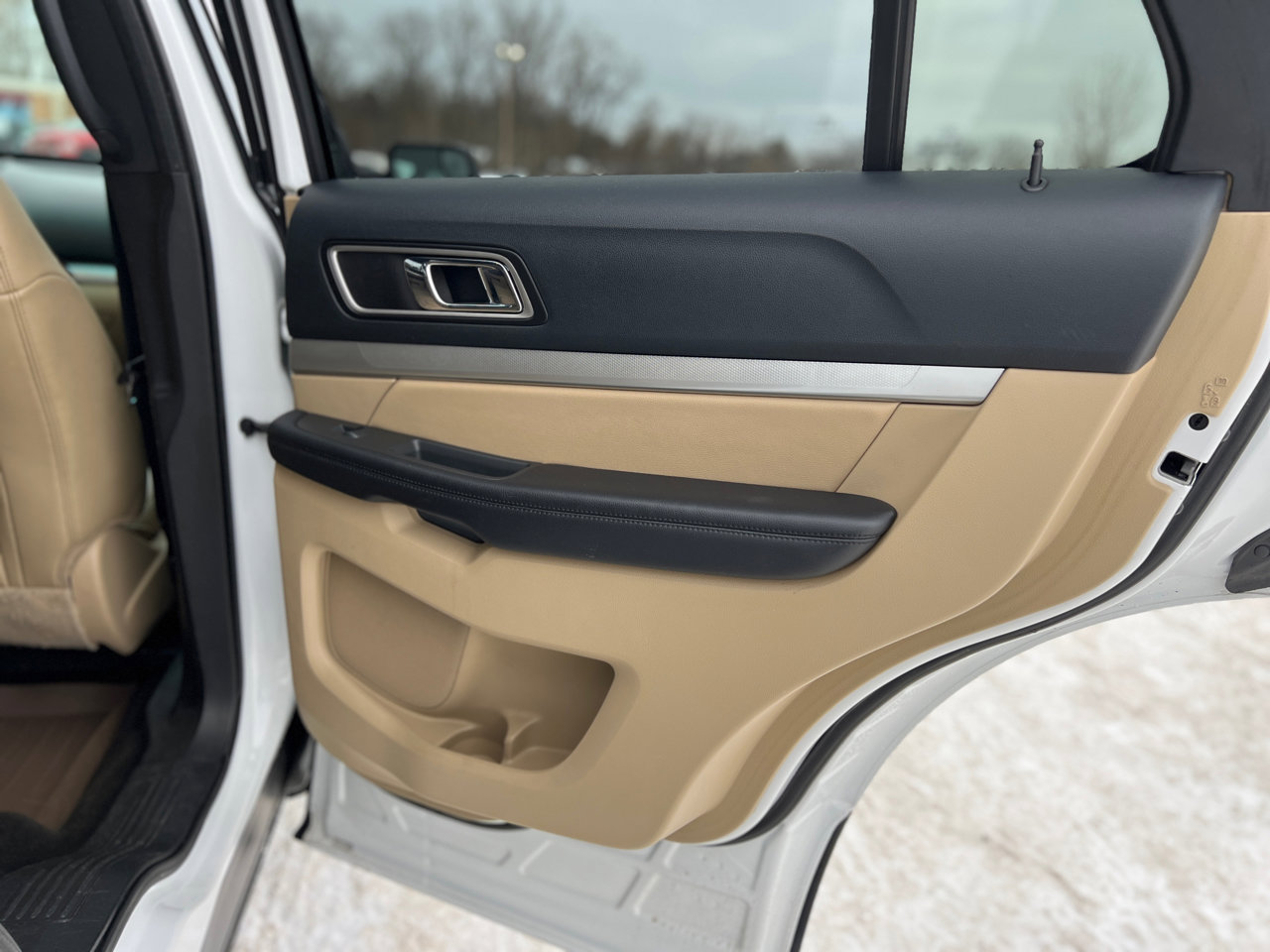 Used 2016 Ford Explorer XLT w/ Equipment Group 202A image 39