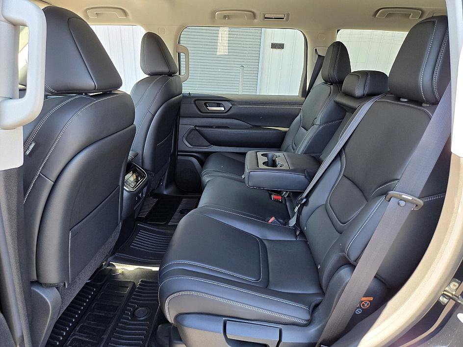 New 2025 Nissan Armada SV image 11