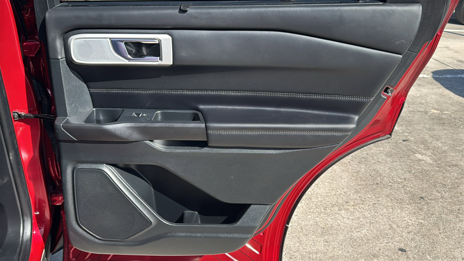 Used 2020 Ford Explorer Platinum w/ Premium Technology Package image 28