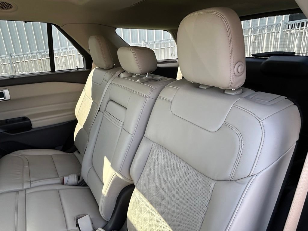 Used 2020 Ford Explorer Platinum w/ Premium Technology Package AWD/4WD image 49
