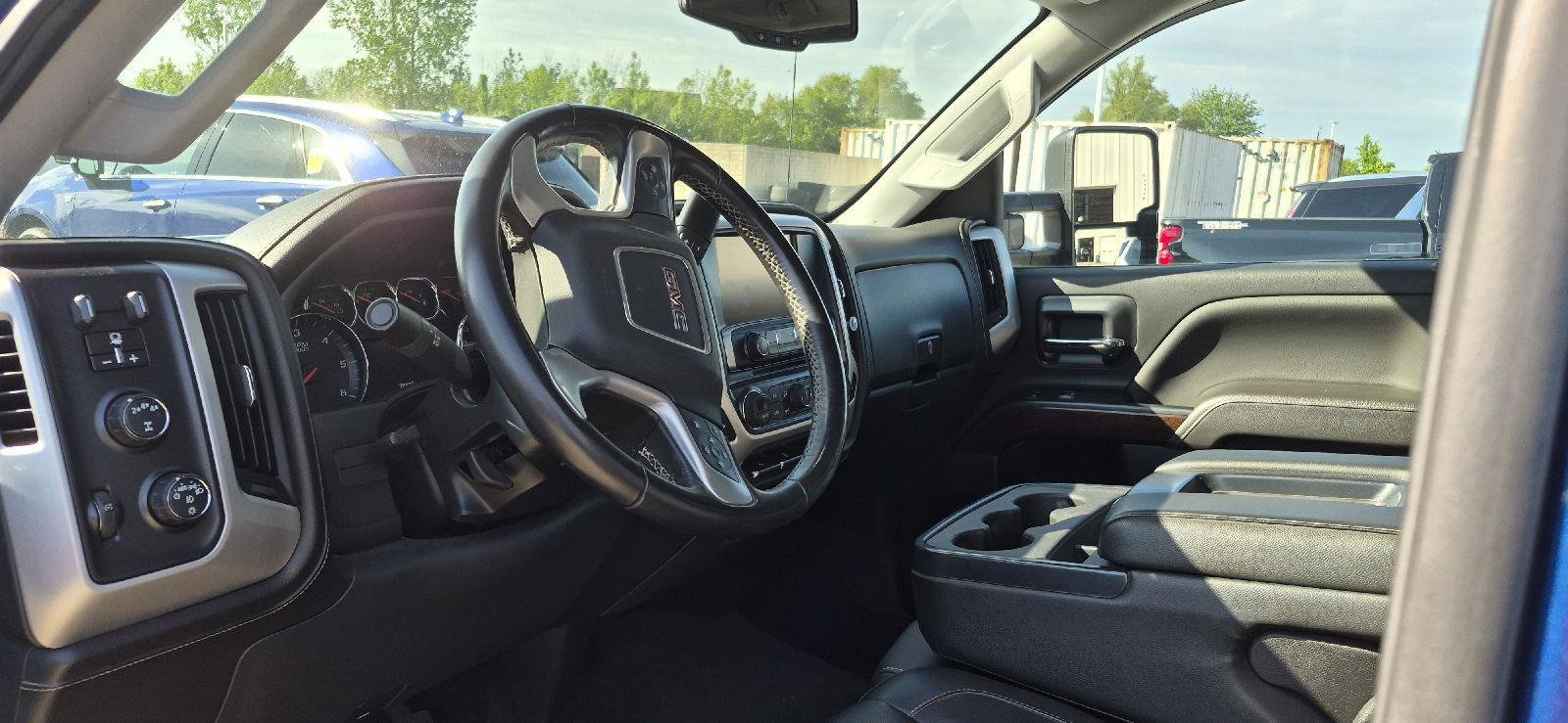 Used 2018 GMC Sierra 2500 SLE w/ HD SLE Preferred Plus Package AWD/4WD image 9