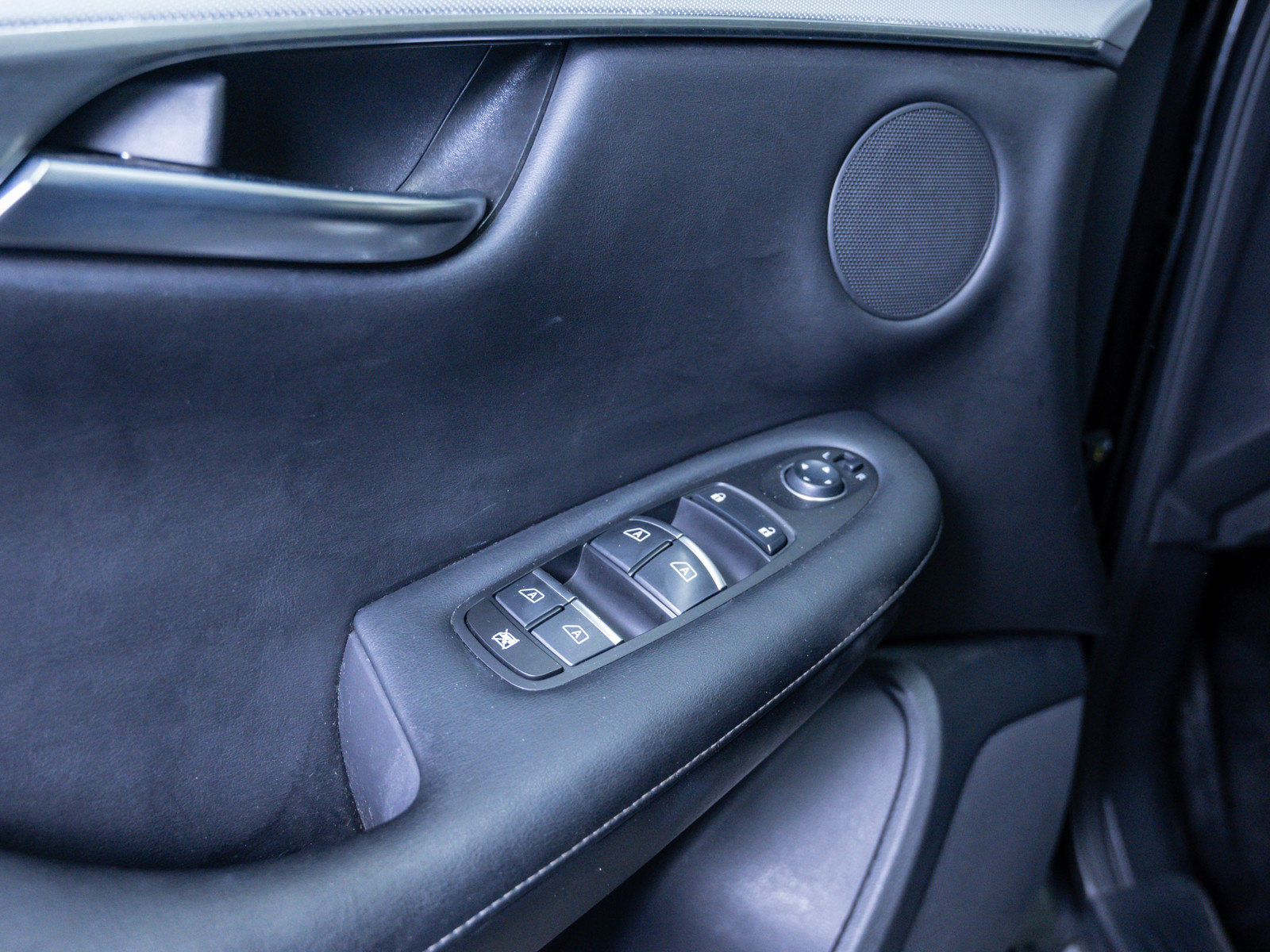 Used 2019 INFINITI QX50 Luxe w/ Navigation Package image 18