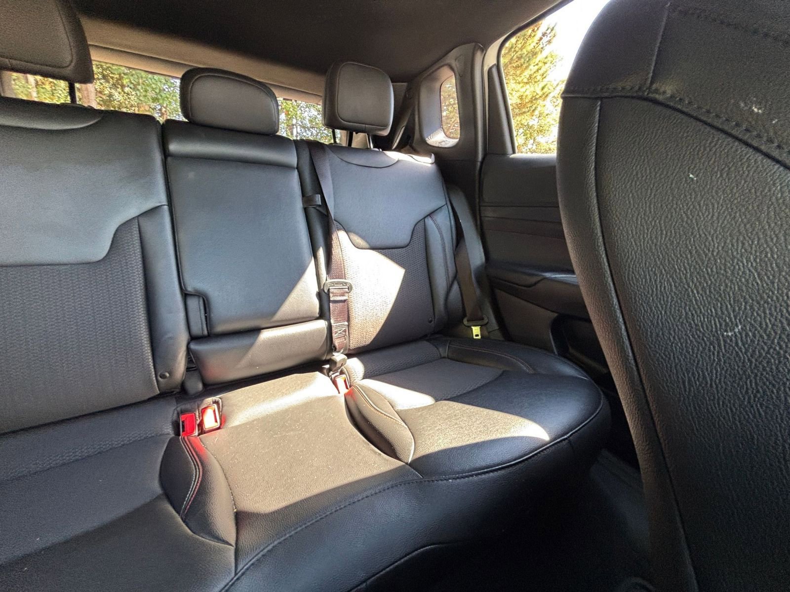 Used 2025 Jeep Compass Trailhawk image 37