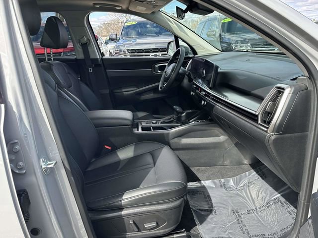 Used 2025 Kia Sorento EX w/ Panoramic Sunroof Package image 19