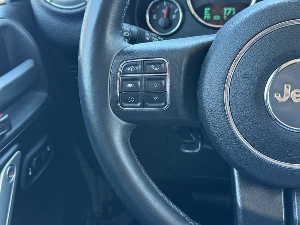 Used 2016 Jeep Wrangler Unlimited Rubicon w/ Connectivity Group AWD/4WD image 11
