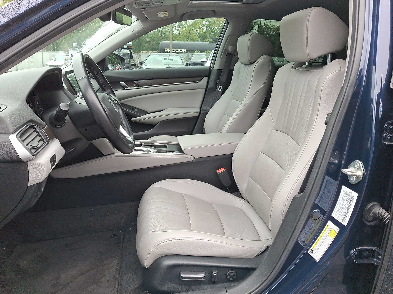 Used 2019 Honda Accord EX-L image 10