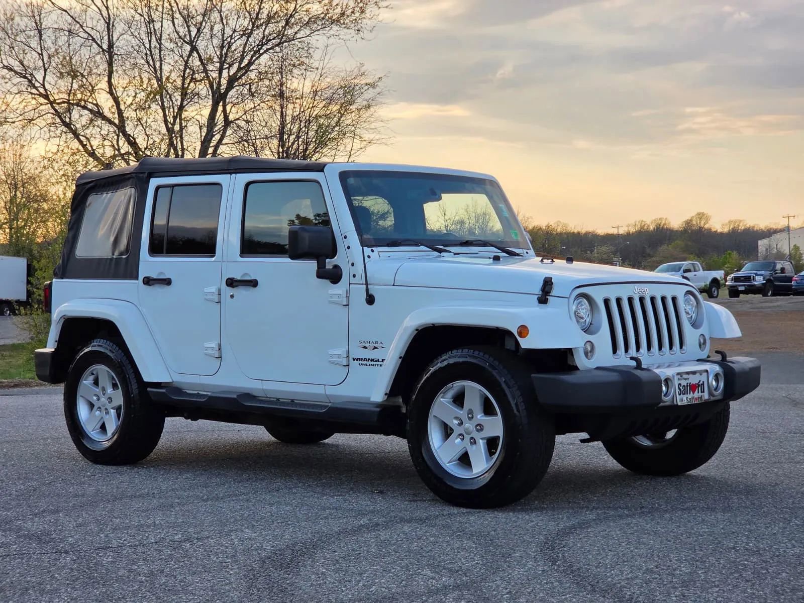 Used 2017 Jeep Wrangler Unlimited Sahara w/ Connectivity Group AWD/4WD image 4