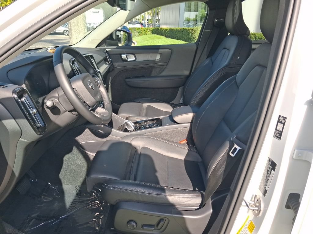 Used 2026 Volvo XC40 B5 Plus AWD/4WD image 14