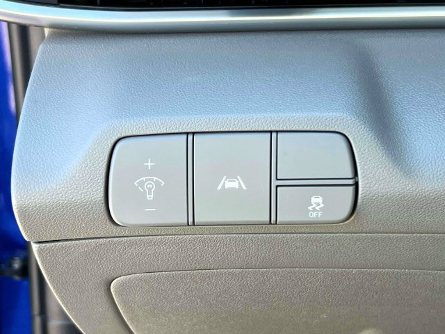 Used 2023 Hyundai Elantra SEL w/ Convenience Package FWD image 18