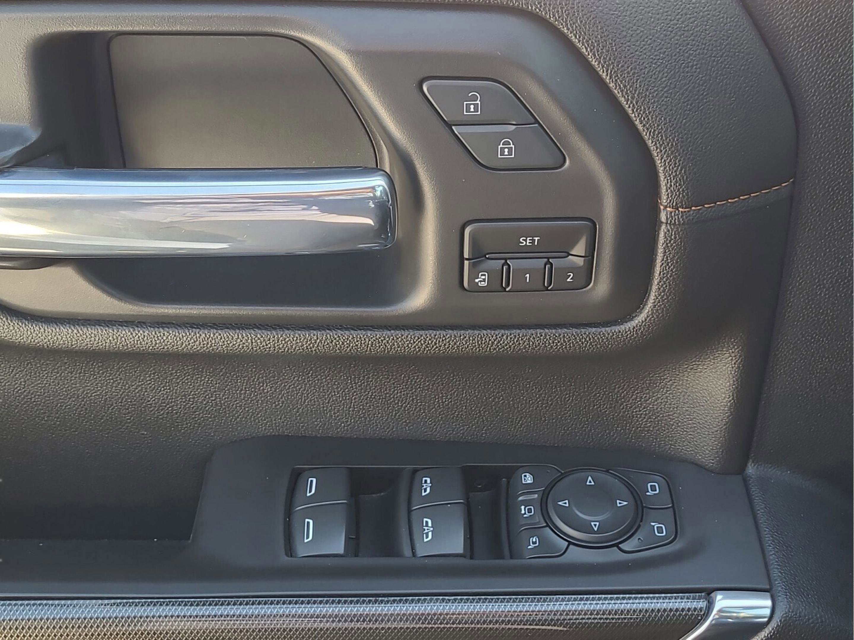 Used 2021 GMC Sierra 2500 AT4 w/ AT4 Premium Plus Package image 16