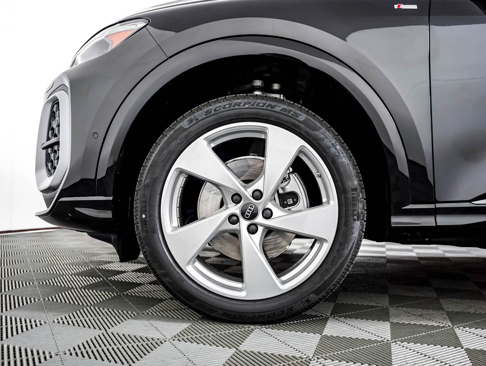 Certified 2025 Audi Q5 Premium Plus AWD/4WD image 6