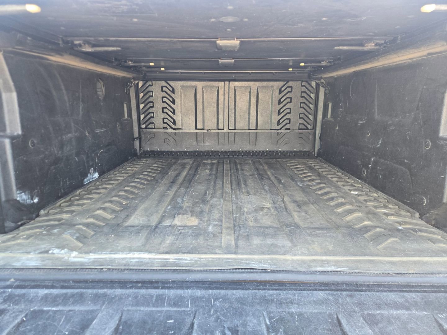 Used 2004 Cadillac Escalade EXT image 14