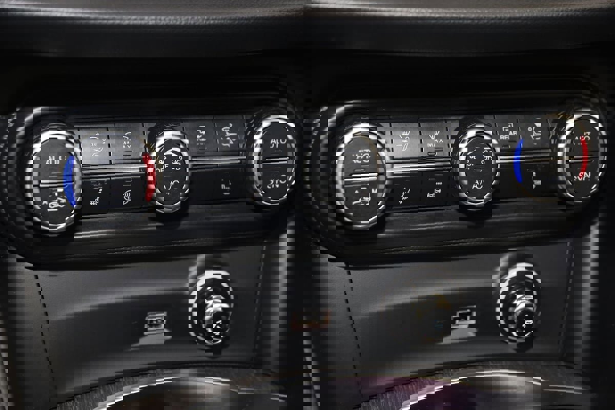 Used 2023 Alfa Romeo Stelvio Ti image 33