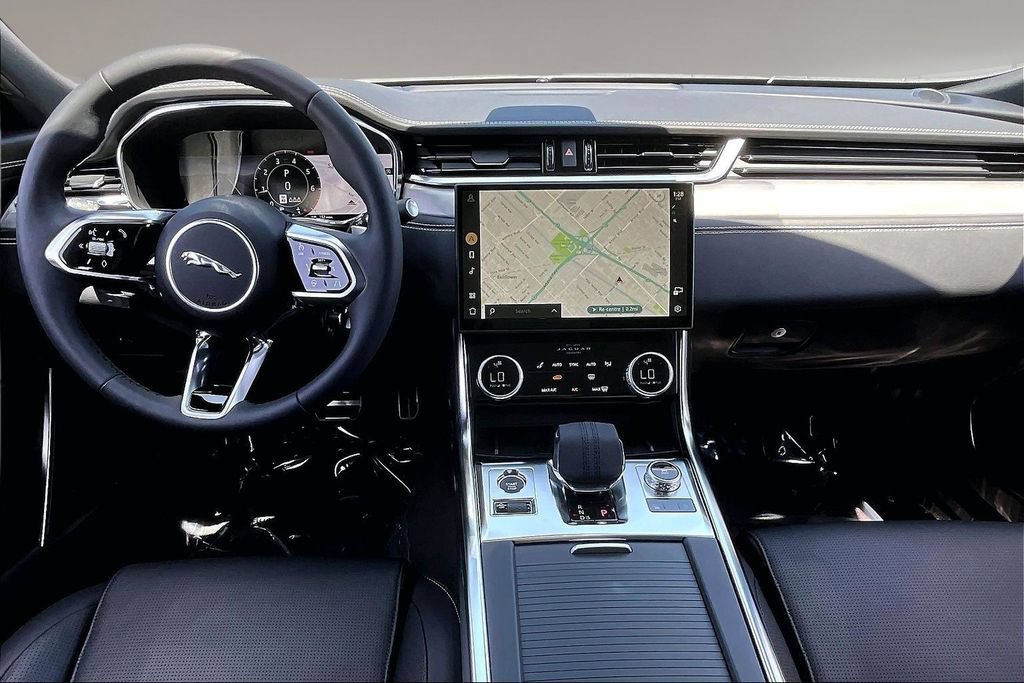 Used 2024 Jaguar XF R-Dynamic SE AWD/4WD image 7