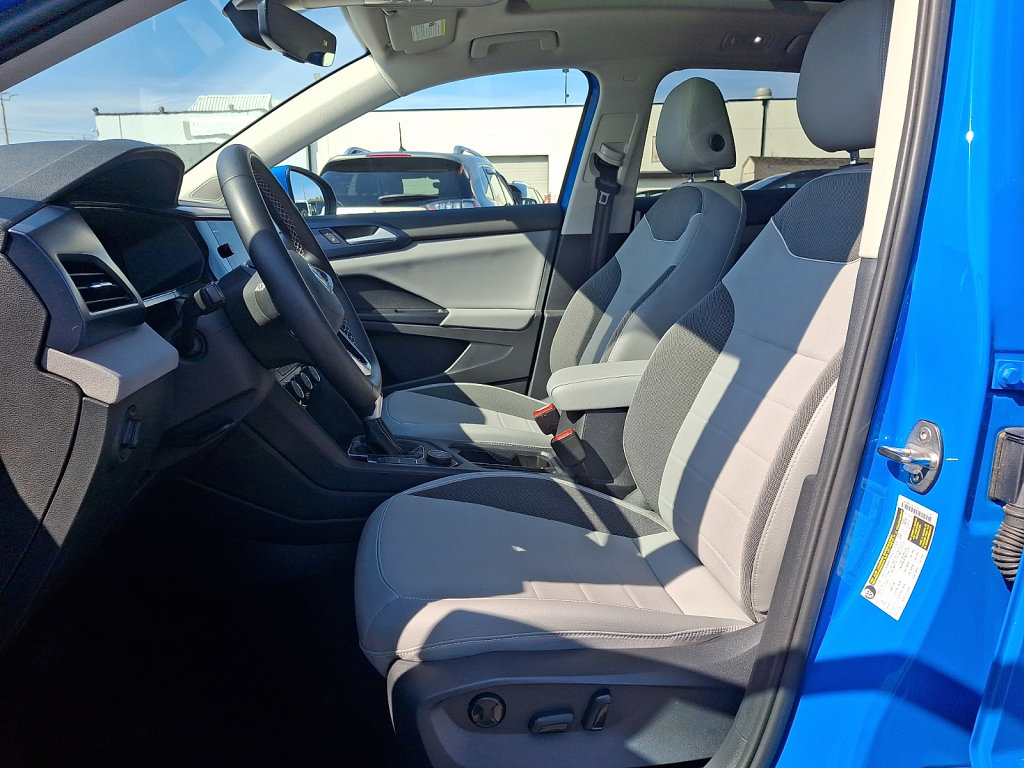 Used 2023 Volkswagen Taos SE w/ Panoramic Sunroof Package image 24