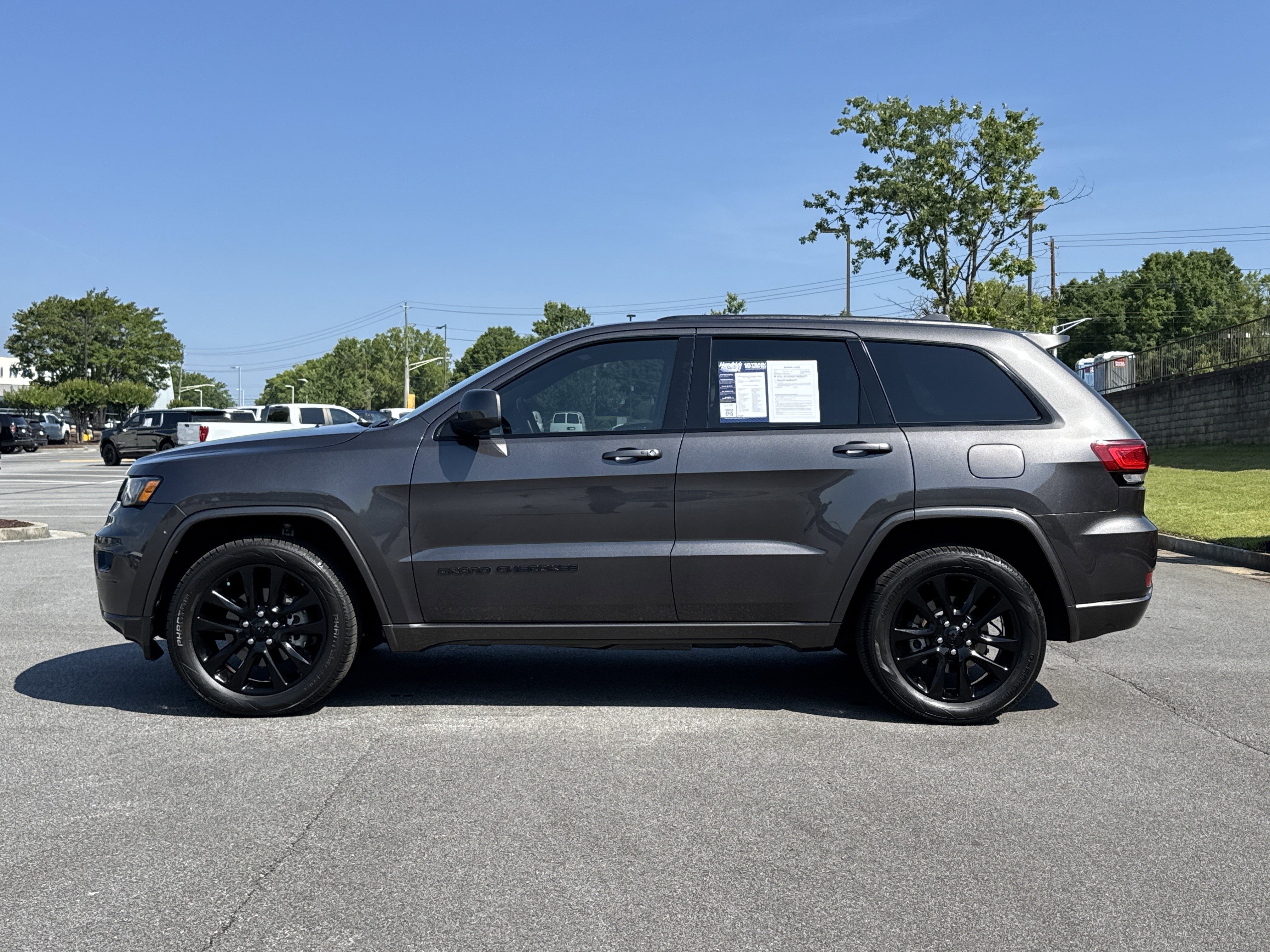 Used 2018 Jeep Grand Cherokee Altitude AWD/4WD image 7