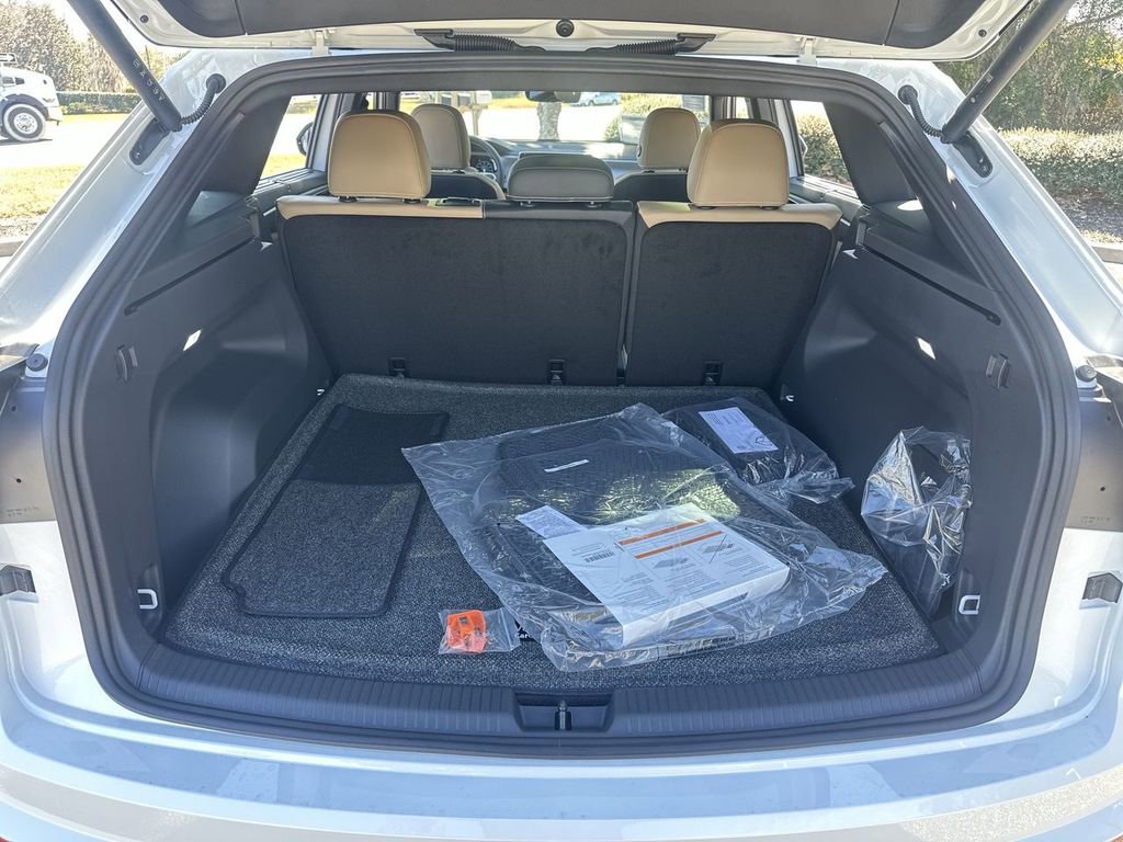 New 2026 Volkswagen Atlas Cross Sport SE image 24