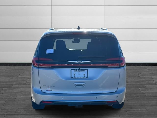 New 2026 Chrysler Pacifica Pinnacle w/ Trailer Tow Group FWD image 4
