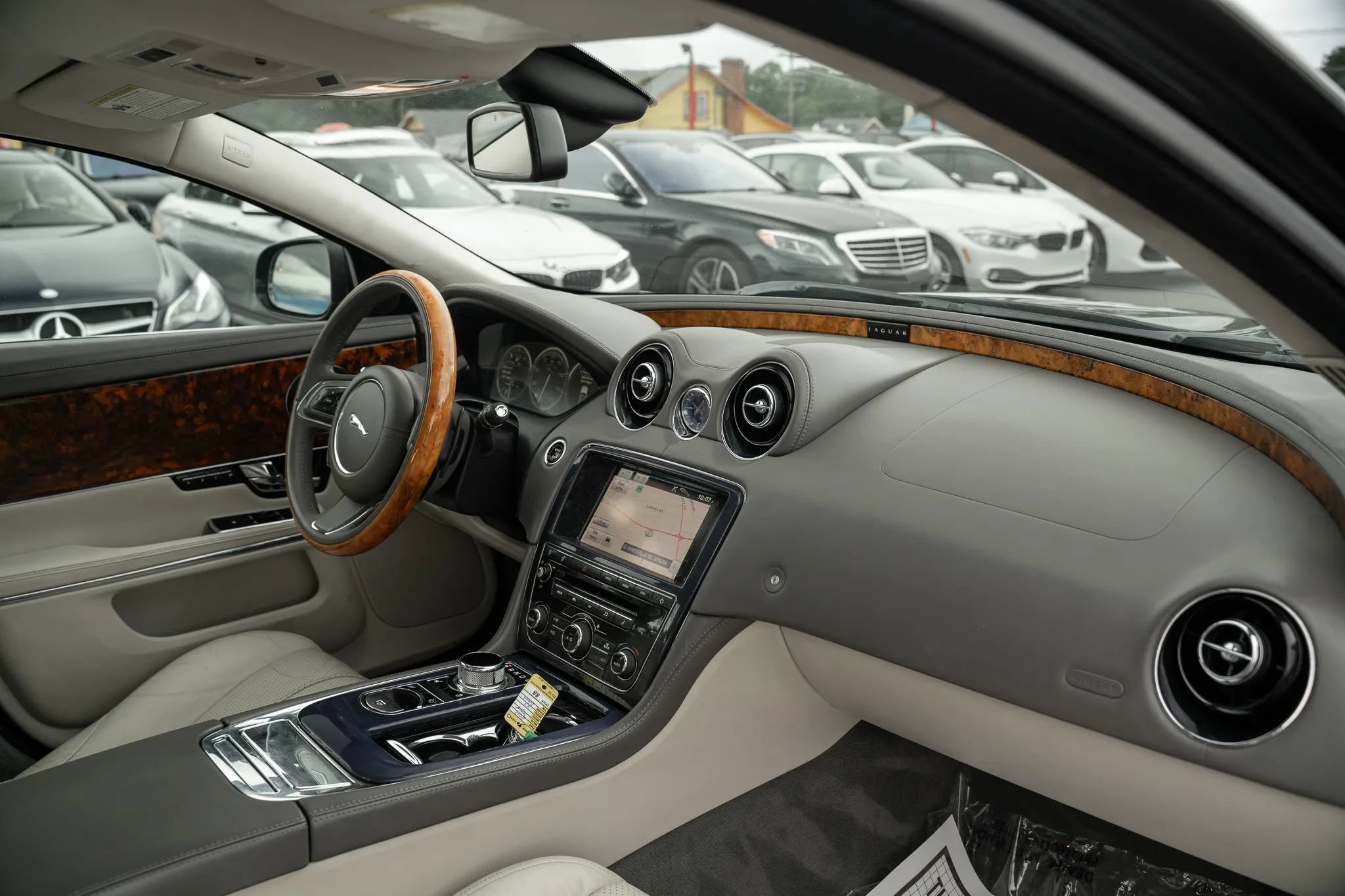 Used 2012 Jaguar XJ RWD image 14