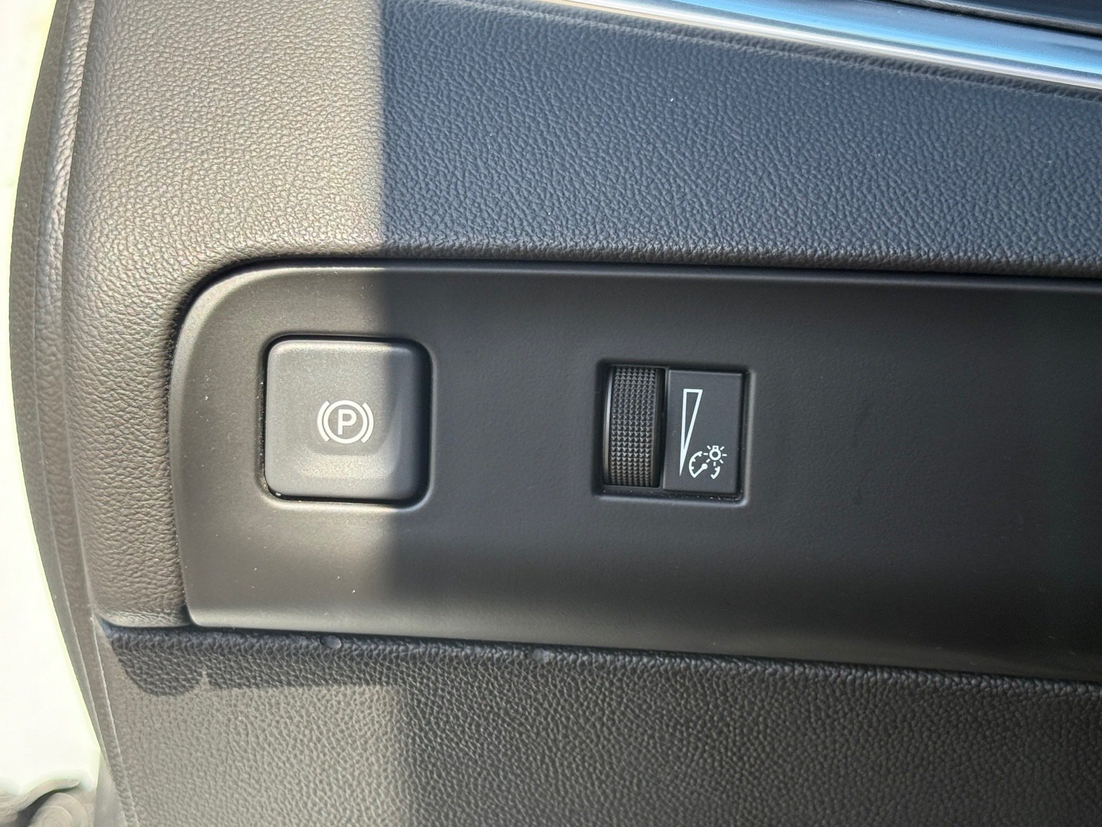 Used 2023 Buick Enclave Essence FWD image 22