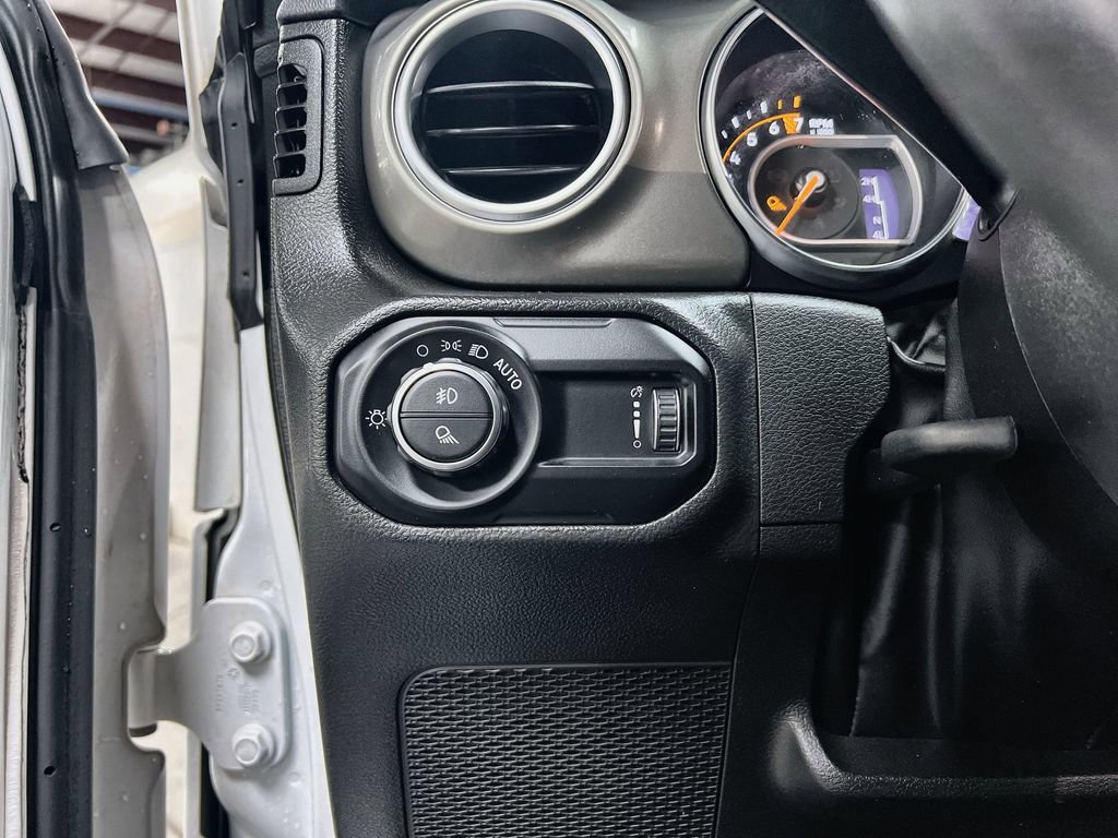 Used 2023 Jeep Gladiator Overland AWD/4WD image 14