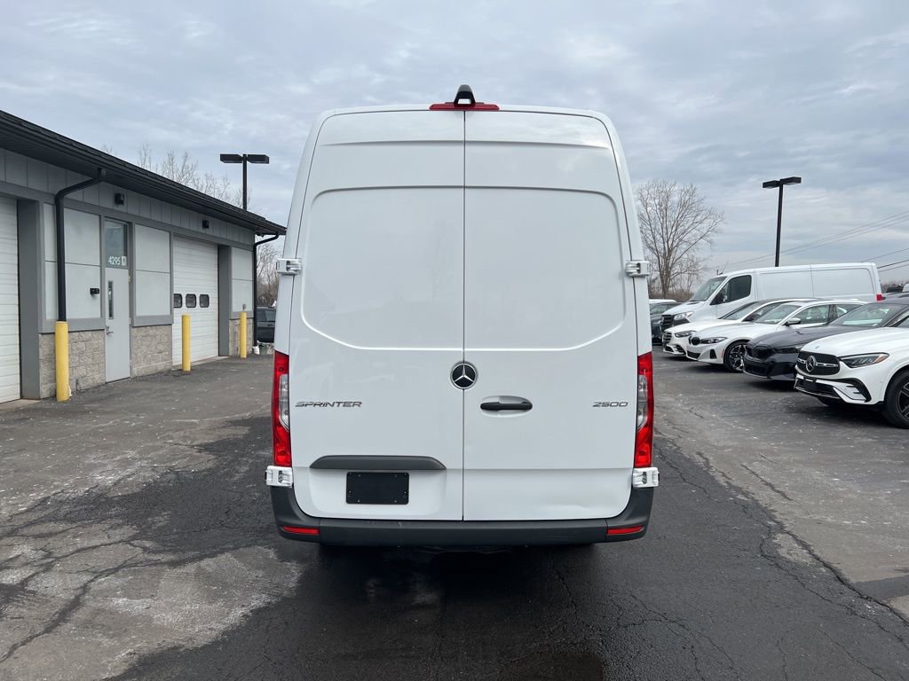 Used 2025 Mercedes-Benz Sprinter 2500 image 7