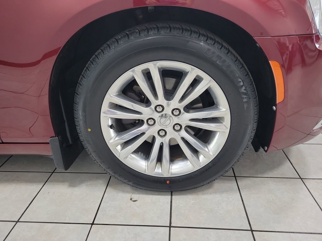 Used 2019 Chrysler 300 Touring w/ Driver Convenience Group RWD image 50