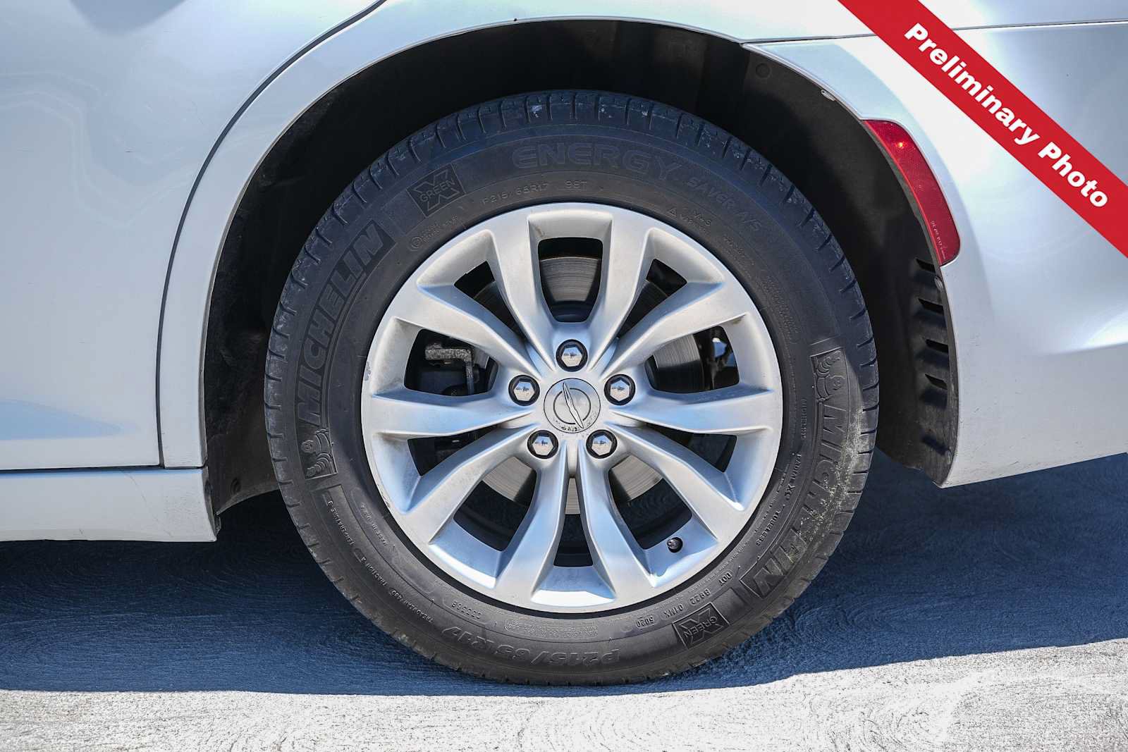 Used 2016 Chrysler 300 Limited RWD image 11