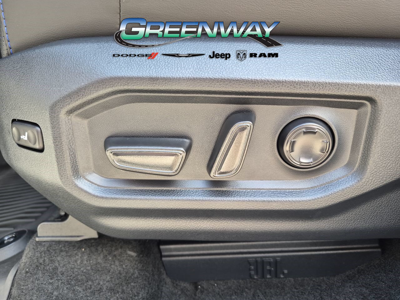 Used 2025 Toyota Tundra Platinum AWD/4WD image 15
