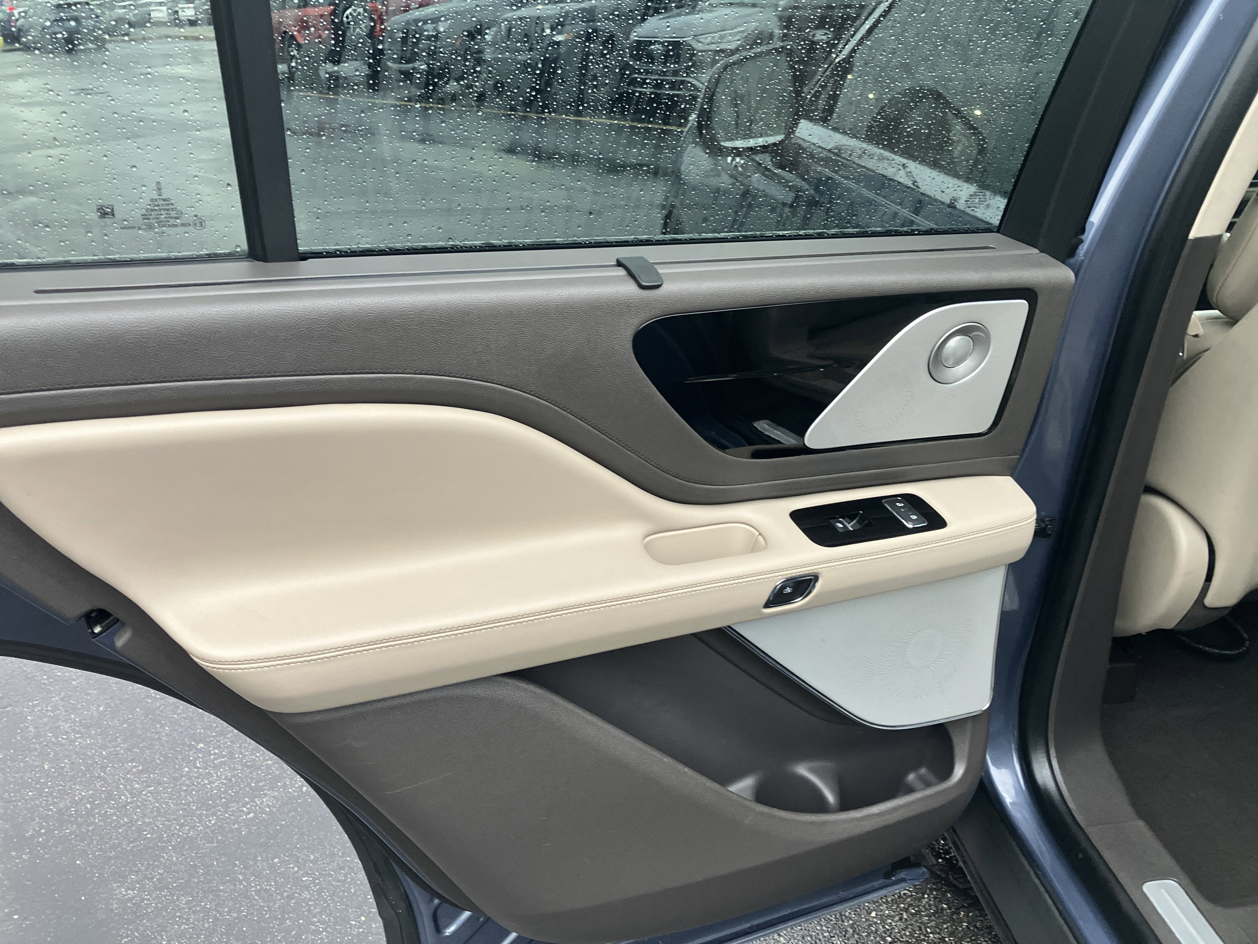 Used 2021 Lincoln Aviator Reserve w/ Equipment Group 202A AWD/4WD image 16