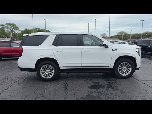 Certified 2023 GMC Yukon SLT w/ SLT Premium Package AWD/4WD image 9