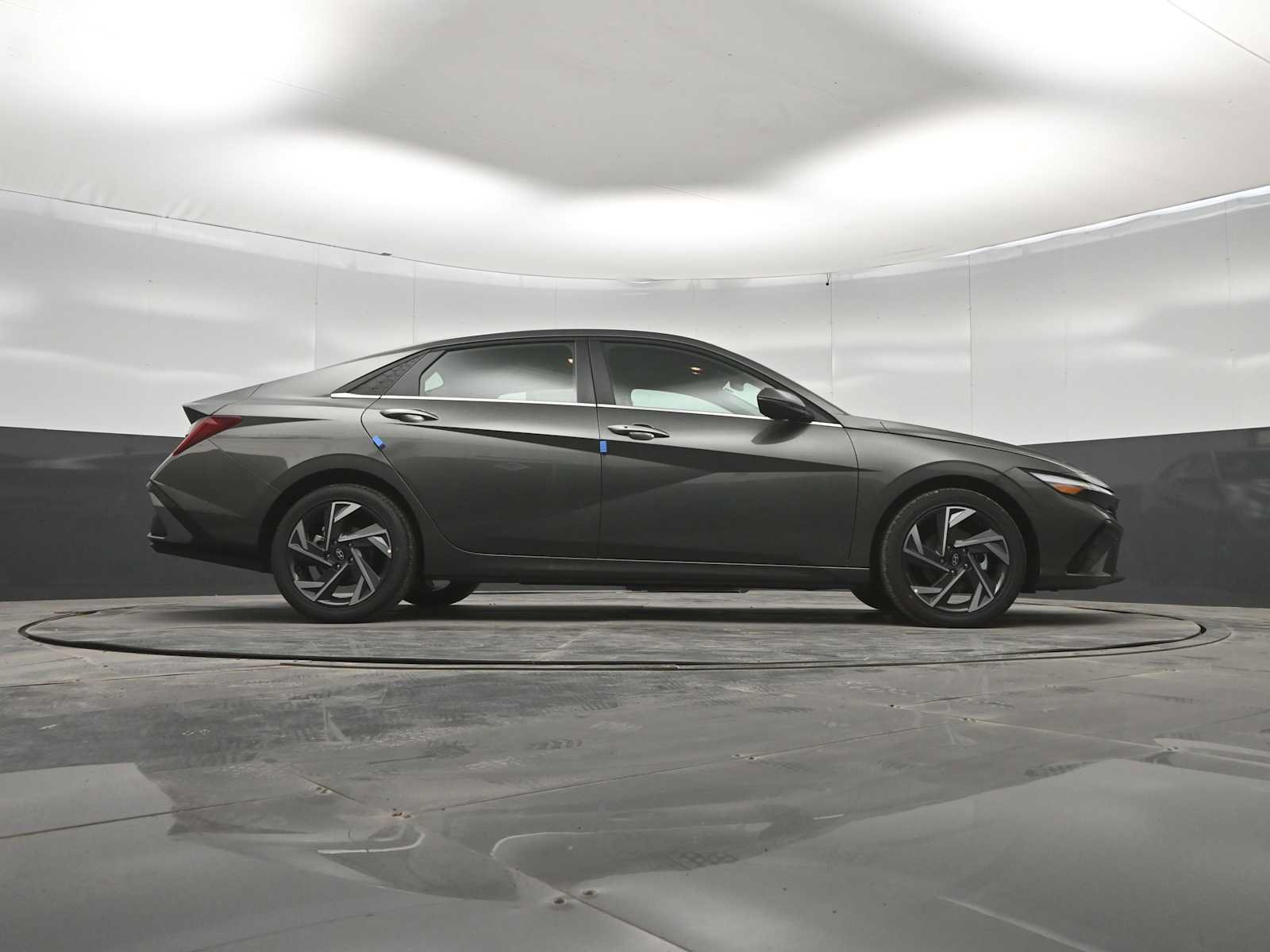 New 2026 Hyundai Elantra Limited FWD image 44