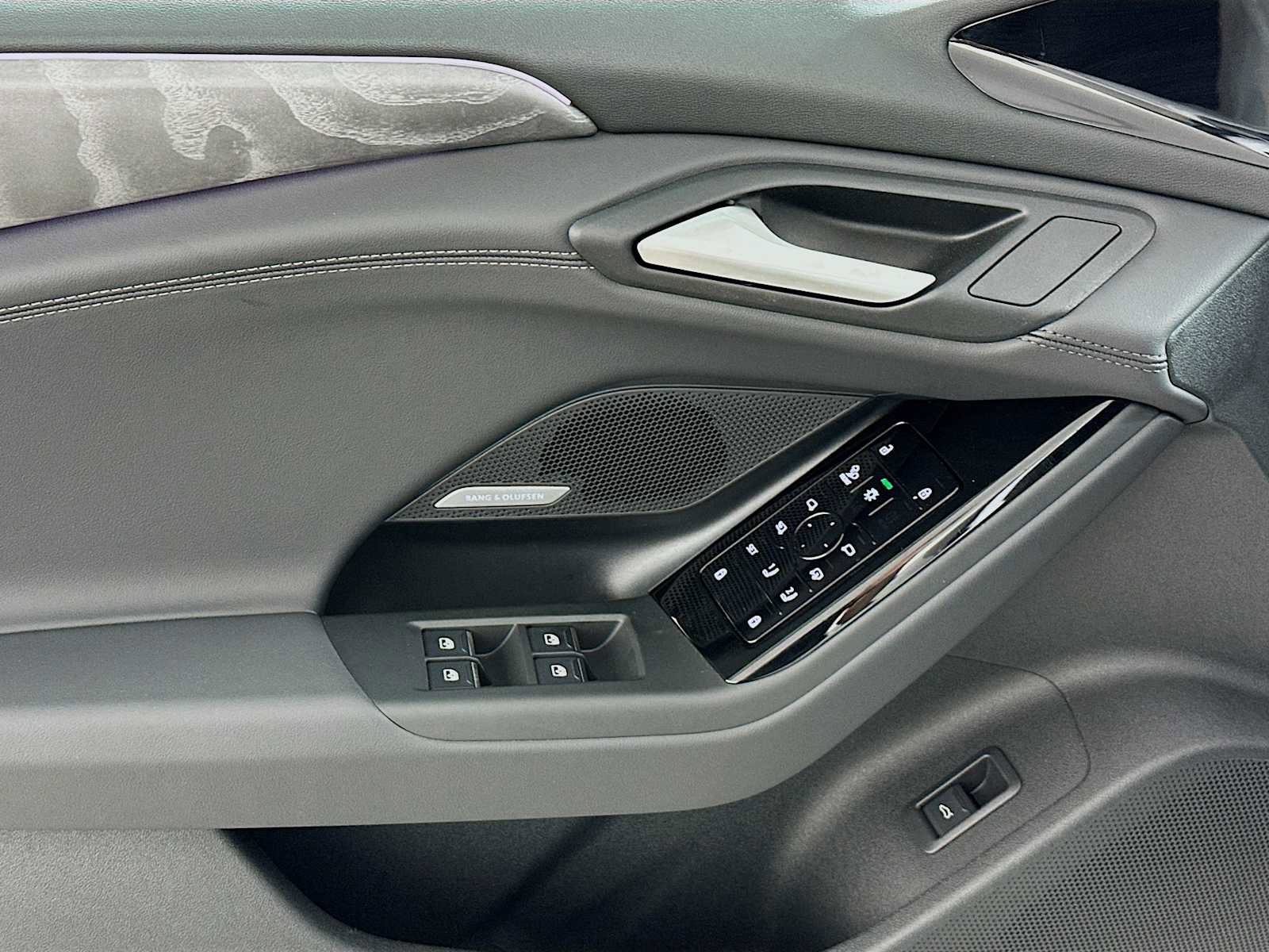 New 2025 Audi A6 e-tron Premium Plus image 16