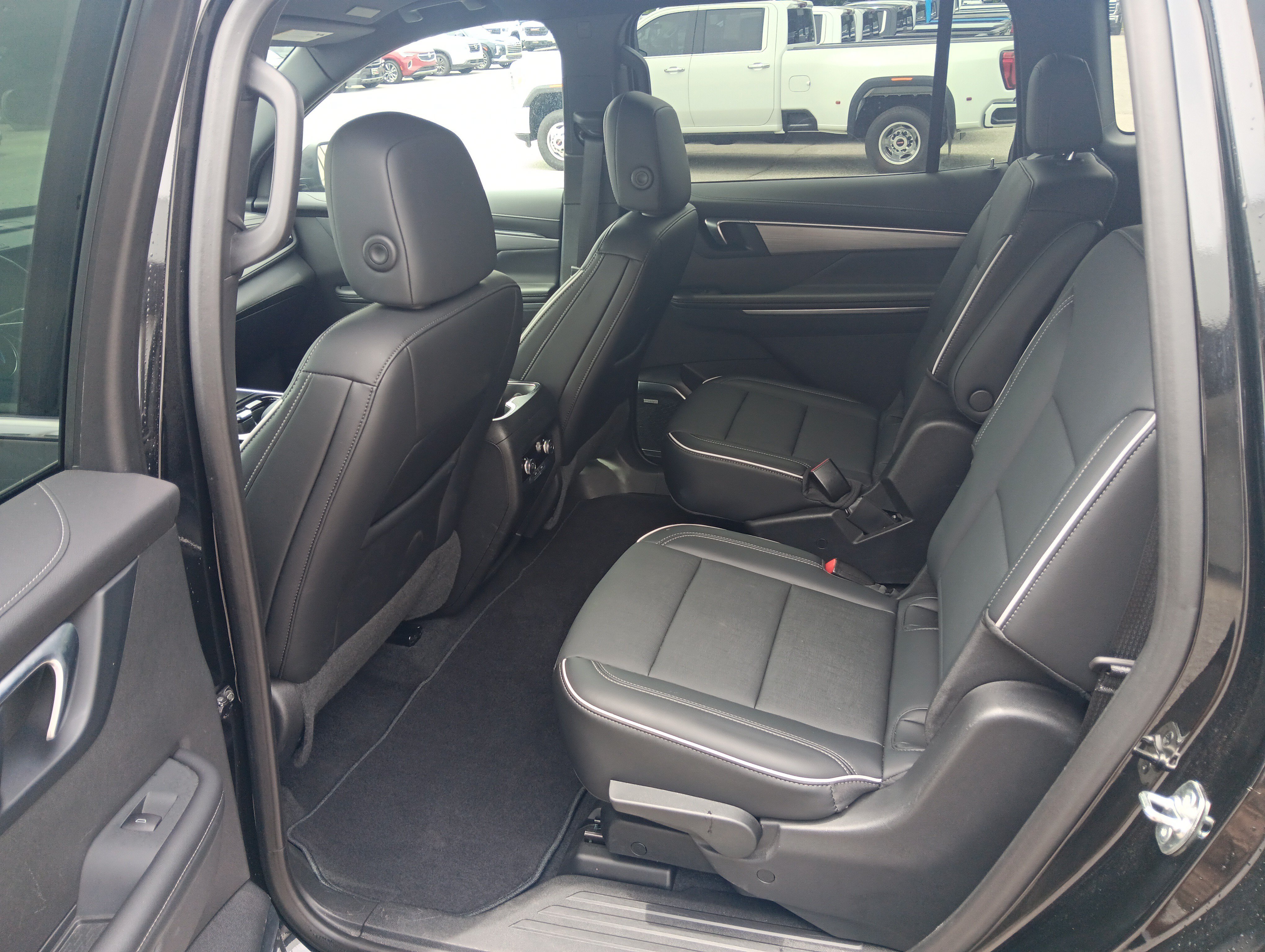 Used 2025 Buick Enclave Preferred AWD/4WD image 14