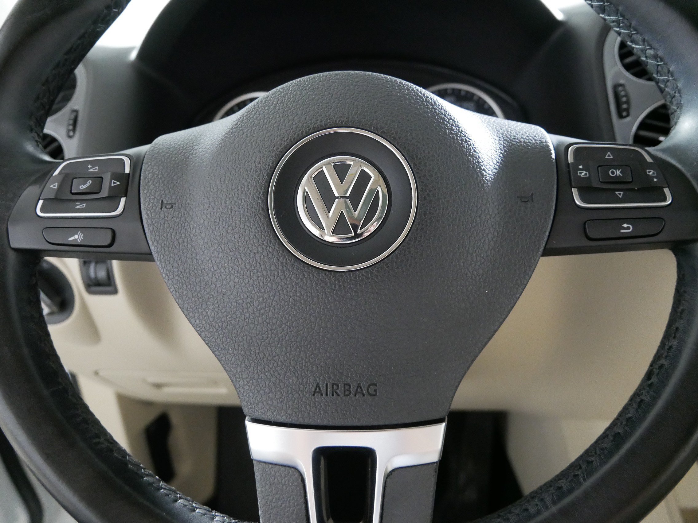 Used 2016 Volkswagen Tiguan SE AWD/4WD image 25