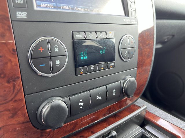 Used 2013 Chevrolet Avalanche LTZ AWD/4WD image 11