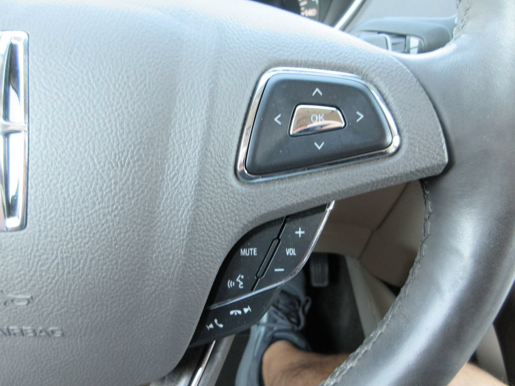 Used 2018 Lincoln MKX Reserve w/ Driver Assistance Package FWD image 26