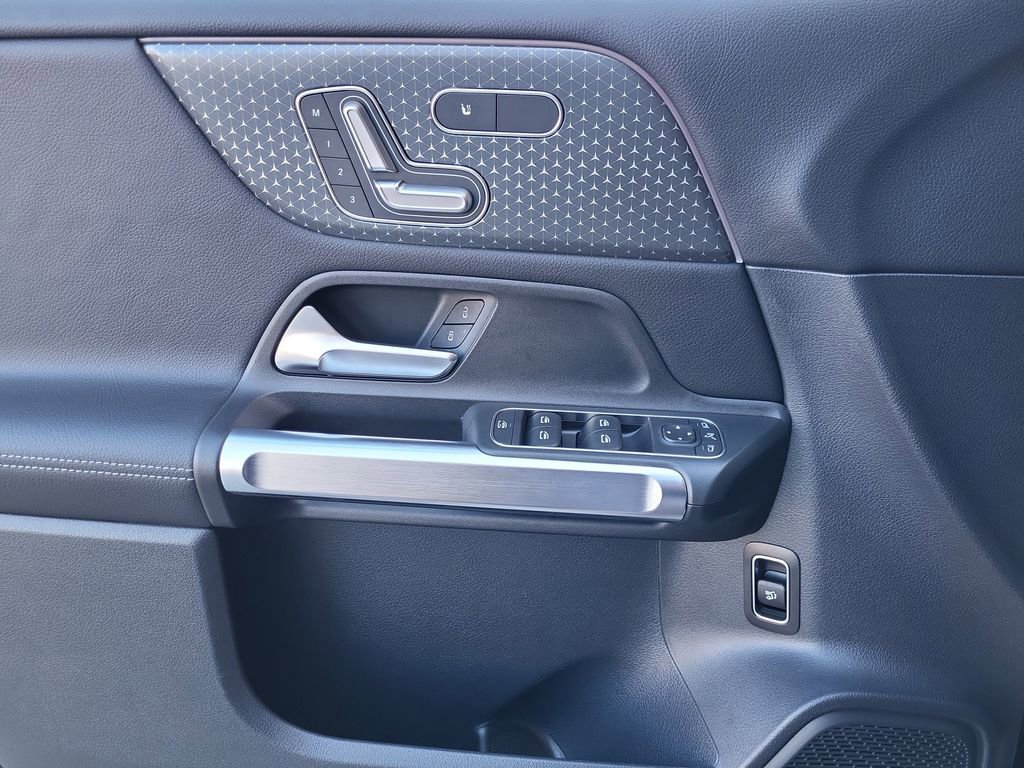 Certified 2025 Mercedes-Benz GLB 250 4MATIC image 22