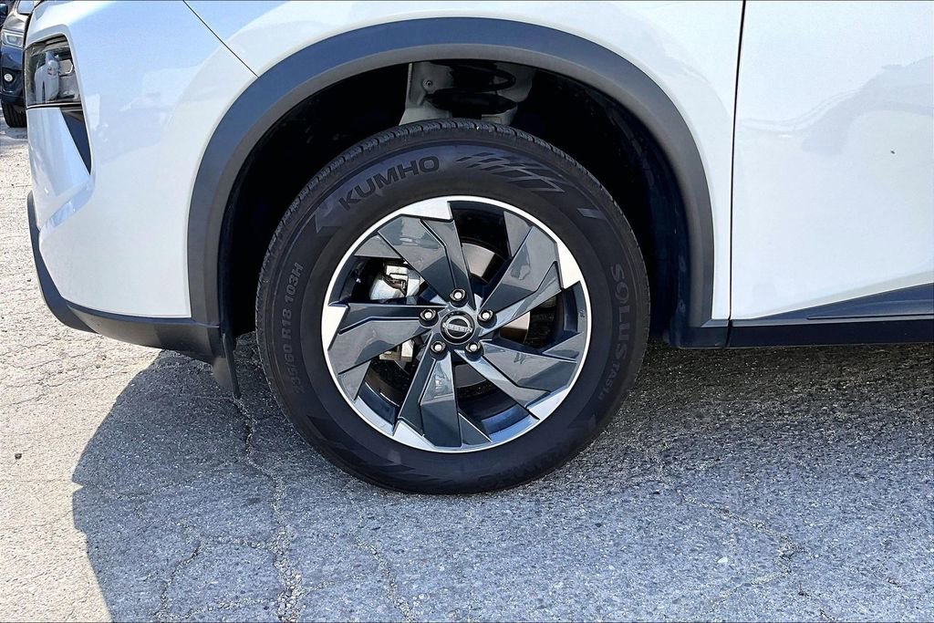 Used 2024 Nissan Rogue SV AWD/4WD image 8