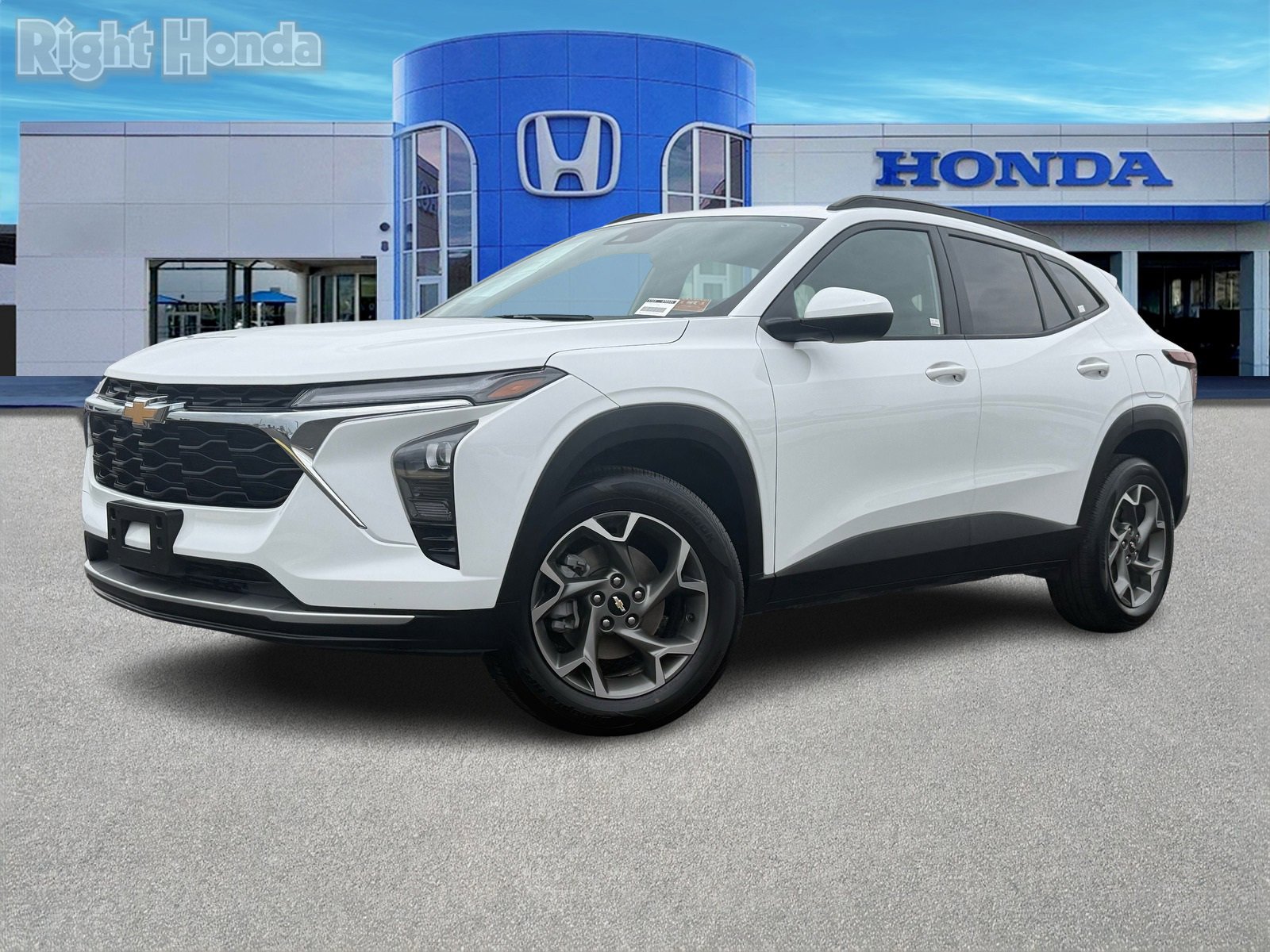 Used 2025 Chevrolet Trax LT image 2