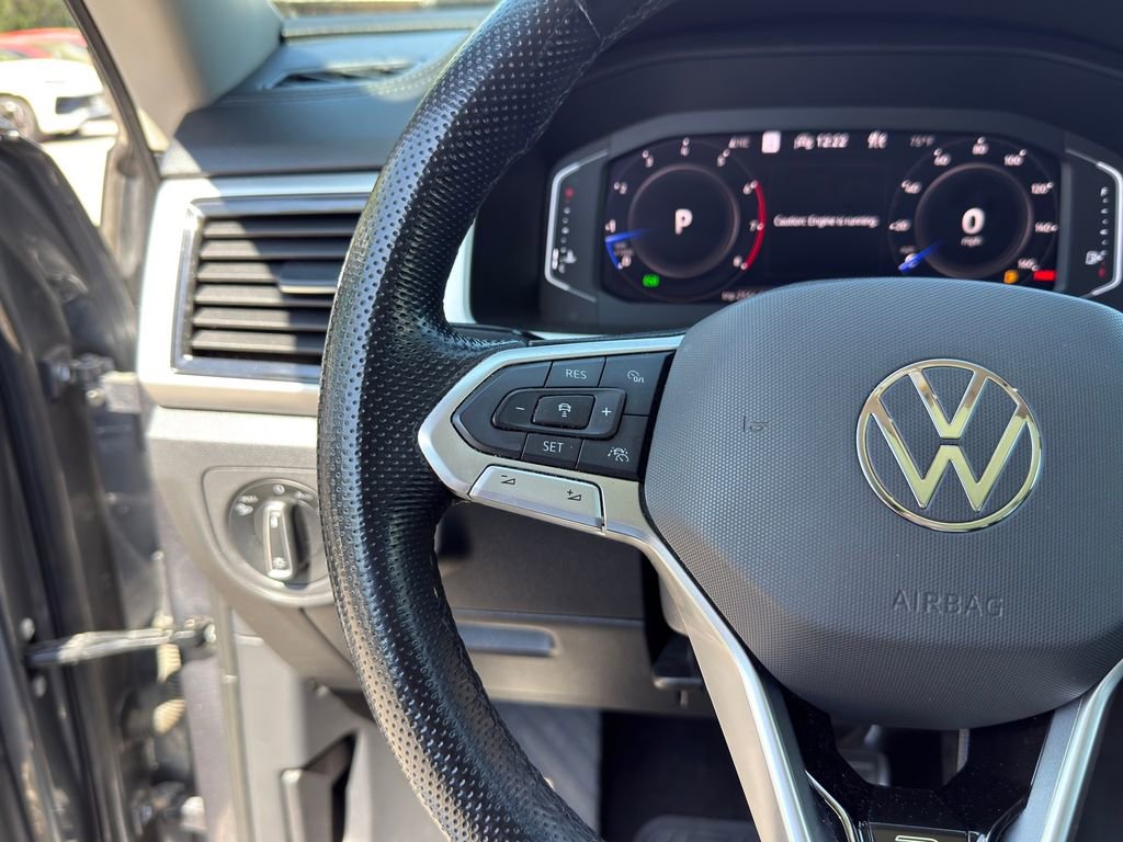 Used 2022 Volkswagen Atlas SEL Premium image 16