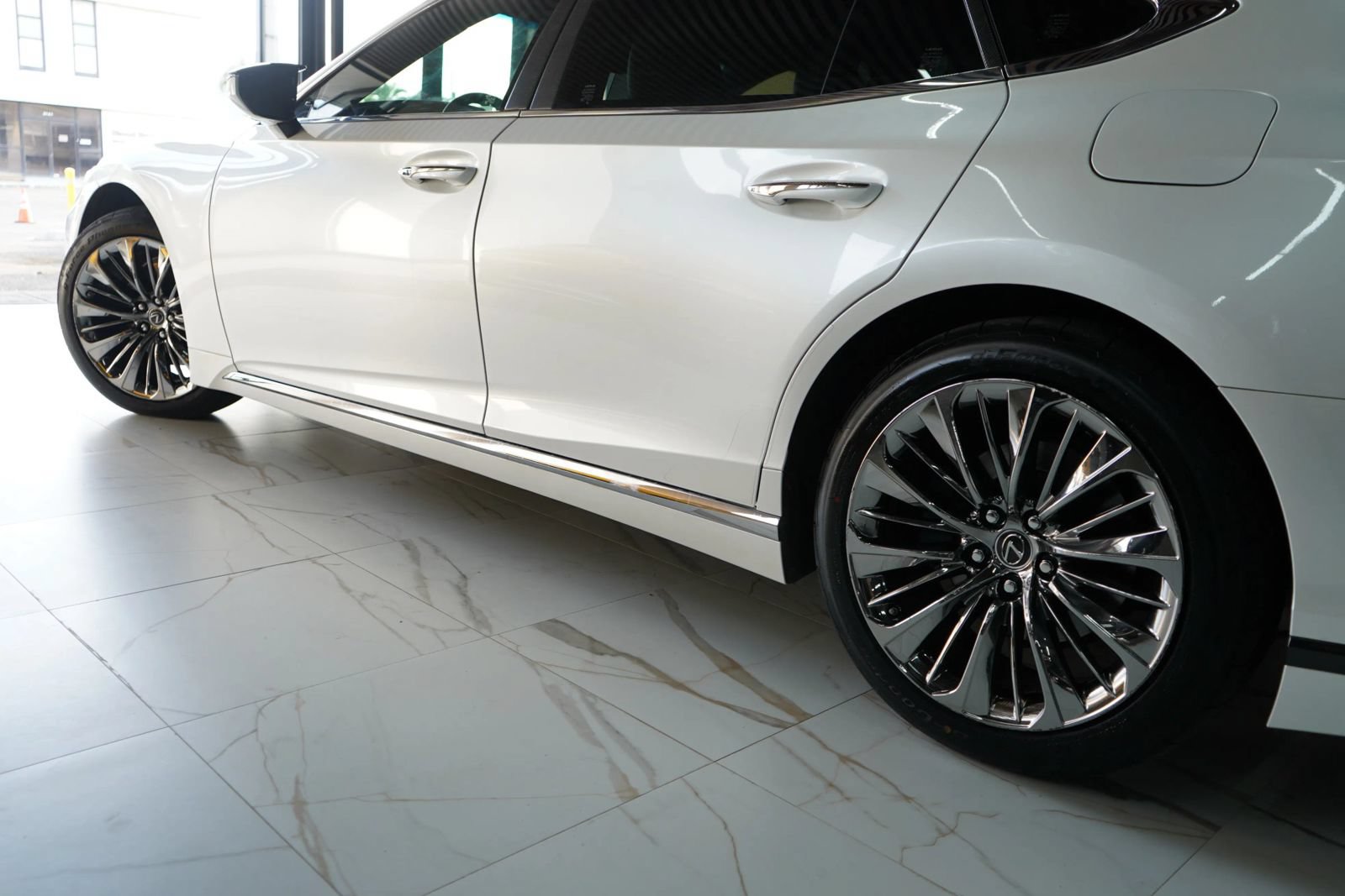 Used 2022 Lexus LS 500 w/ Luxury Package RWD image 4