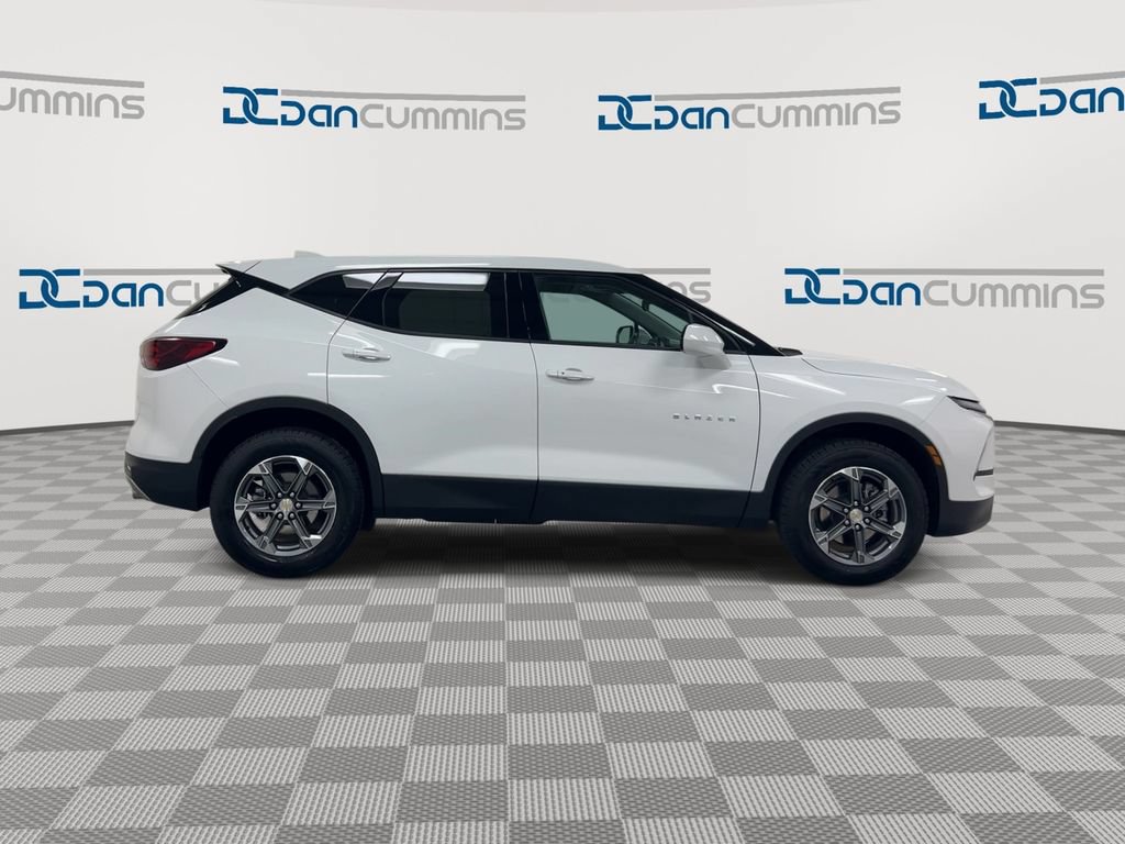 Used 2025 Chevrolet Blazer LT AWD/4WD image 9