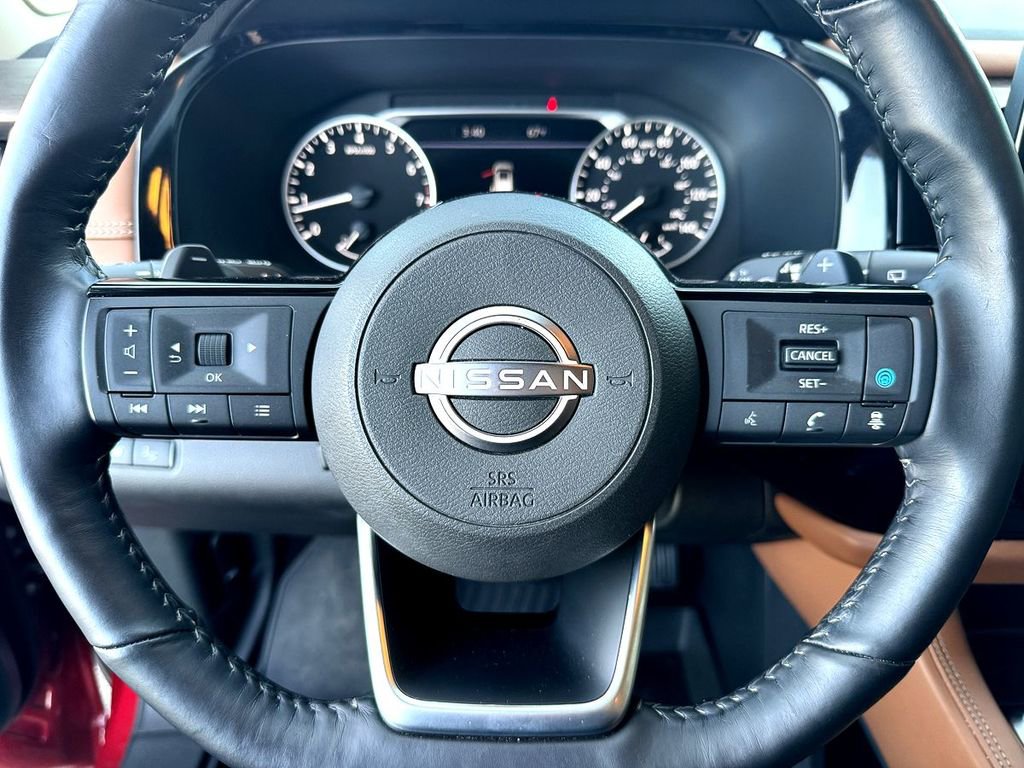 Used 2023 Nissan Pathfinder Platinum image 14