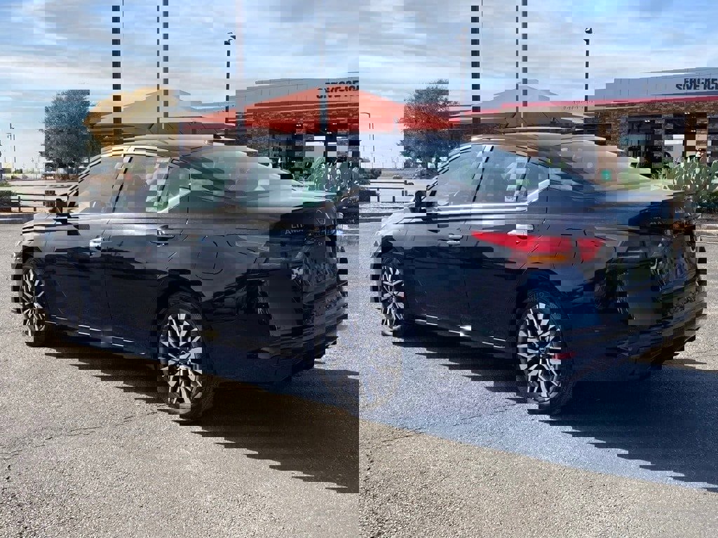 Used 2024 Nissan Altima 2.5 SV image 7